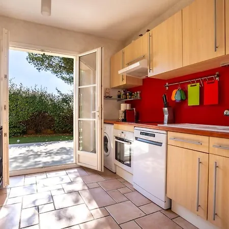 Holiday home Avec Piscine Sur Le Golf Beziers